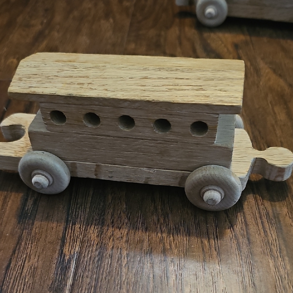 BOGO🎀 4pc Wooden Train Set for Kids - Picture 3 of 8